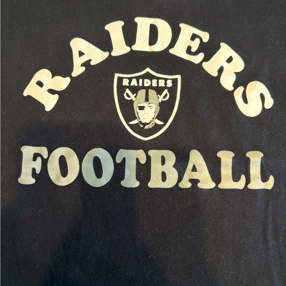 Las Vegas Raiders Woman V Neck Tee Size Small.